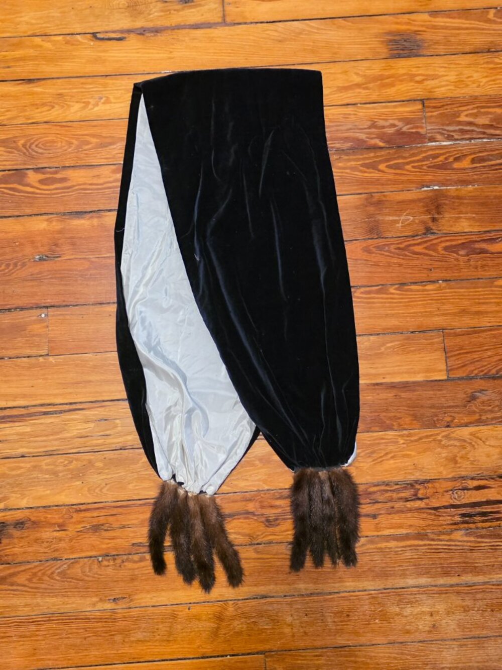 1940s 1950s Vintage Velvet Evening Shawl Wrap with Mink Tails - Picture 7 of 9